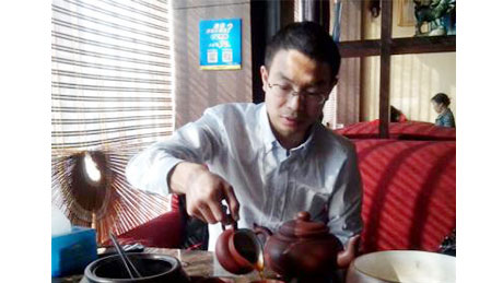 高川--湖南农大动物营养硕士
现任：饲料技术经理，进入资源各人庭，得到好多教员的援手，也越发分了然自己的地位和方向。以前人生的各种经历，在此时才发现它的价值。